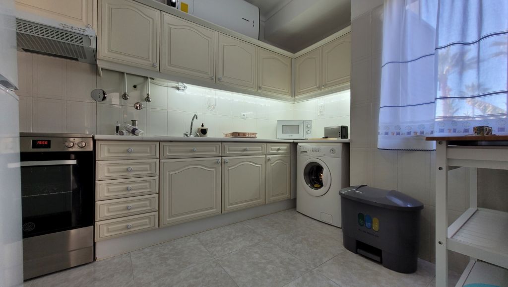 Cocina totalmente equipada en Apartamento Noa Mar en Salgados, Algarve